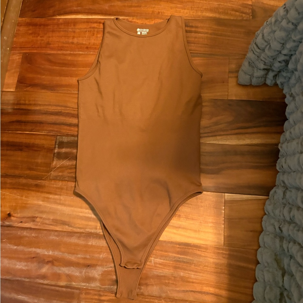 OQQ Ribbed Sleeveless Bodysuit | Brown / Tan | Size L | Stretchy Basics (0694)